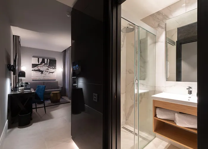 Boutique Cordial Malteses (adults Only) 4*